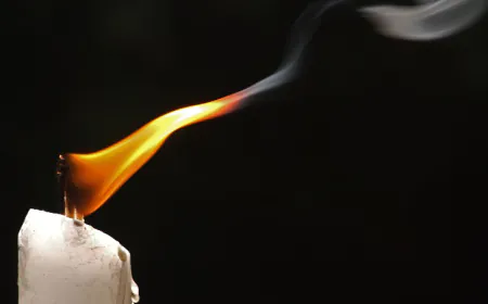 घर की इस दिशा में मोमबत्ती जलाने से आती है सुख-समृद्धि, जानें क्या कहता है वास्तु शास्त्र