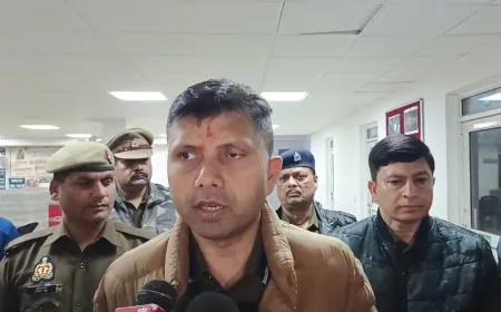 खड़ी बस में अचानक लगी आग से एक बुजुर्ग की हुई मौत