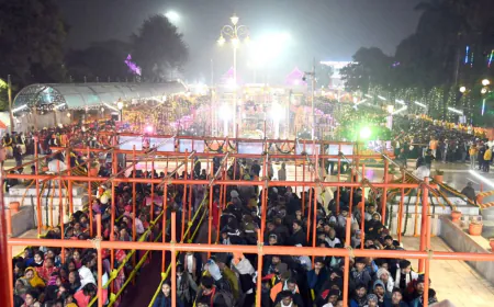 महाकुम्भ में डुबकी लगाने के बाद मकर संक्रांति पर गोरखपुर में 15 लाख श्रद्धालुओं ने चढ़ाई खिचड़ी