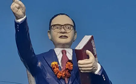 बाबा साहब की प्रतिमा पर अराजक तत्वों की बुरी नजर, आजाद समाज और बहुजन समाज के लोगों ने किया हंगामा