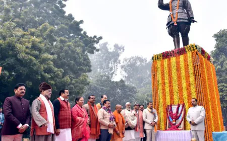 मुख्यमंत्री ने पराक्रम दिवस पर नेताजी सुभाष चंद्र बोस की प्रतिमा पर किया माल्यार्पण