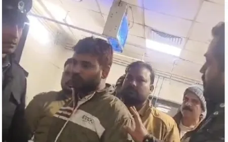 एएमयू के असिस्टेंट प्रोफेसर ने मोदी -योगी को खुलेआम दी गंदी गंदी गालियां