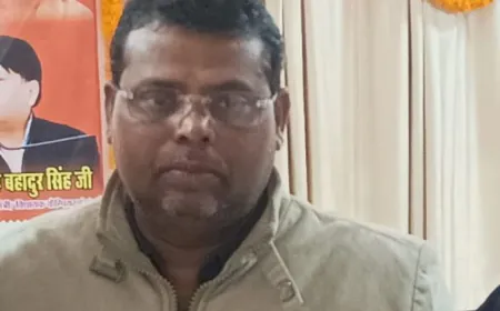 एंटी करप्शन टीम ने तहसीलदार के पेशकार को सरेआम घूस लेते किया गिरफ्तार