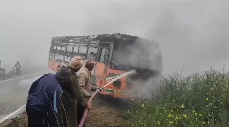 चलती रोडवेज बस में अचानक लगी भीषण आग