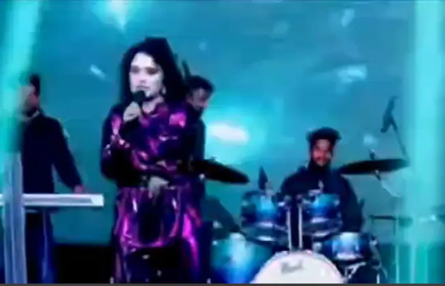 हरियाणवी नाइट कार्यक्रम में उत्पातियों ने गायिका शिवा चौधरी पर फेंकी फ्रूटी