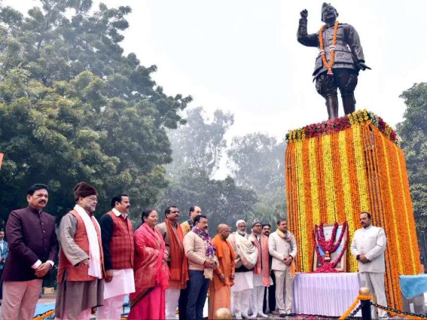 मुख्यमंत्री ने पराक्रम दिवस पर नेताजी सुभाष चंद्र बोस की प्रतिमा पर किया माल्यार्पण