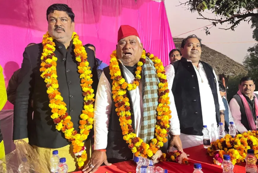 सपा प्रत्याशी अजीत प्रसाद को जिताने के लिए सपा नेता हसीब खान ने मिल्कीपुर में डाला डेरा