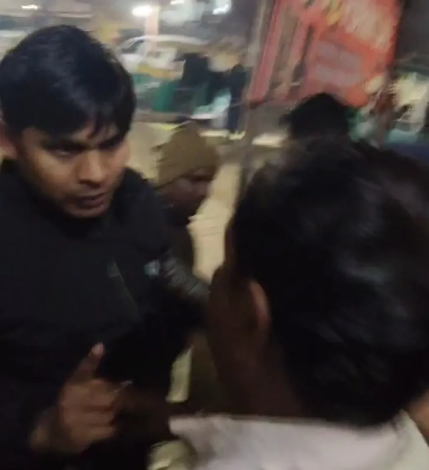 गाड़ी खड़ी करने को लेकर दरोगा ने सरेराह तानी पिस्टल