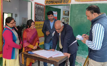 जिलाधिकारी ने निर्माणाधीन सार्वजनिक बरात घर सद्भाव मण्डप और प्राथमिक विद्यालय, वाजिदपुर का किया स्थलीय निरीक्षण