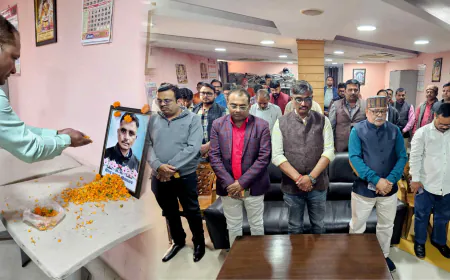 टीवी पत्रकार धीरेन्द्र श्रीवास्तव के निधन पर एनेक्सी में हुआ शोक सभा