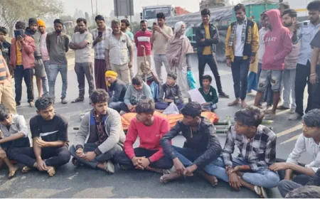 मैट्रिक परीक्षा में  नकल न कराने पर, दो छात्रों को मारी गोली