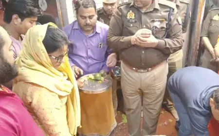 कड़ी सुरक्षा के बीच महाशिवरात्रि पर्व पर श्रद्धालु कर रहे जलाभिषेक 