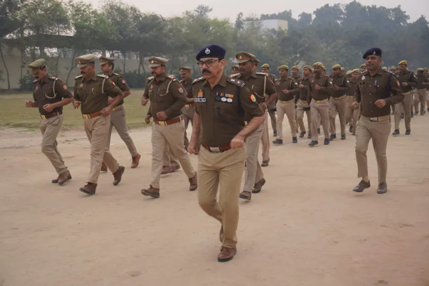 पुलिस अधीक्षक बलिया ने पुलिस लाईन में ली परेड की सलामी