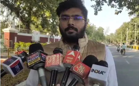 AMU में होली मिलन समारोह आयोजन की नहीं मिली अनुमति, भड़के हिंदू छात्र