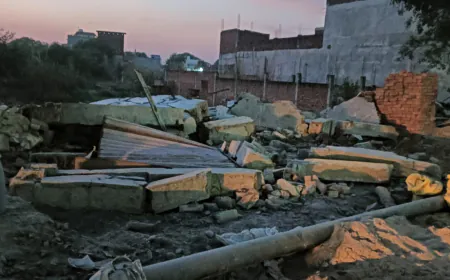 सुप्रीम कोर्ट का आदेश बेअसर, बिना पूर्व सूचना के फिर चला बुलडोजर ,अली मियां कॉलोनी के पास शब्बागी कालोनी का मामला