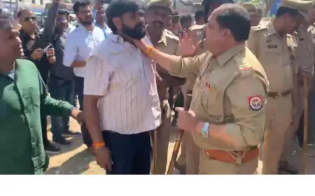 कोतवाल का वायरल फोटो, न्यायालय आदेश के खिलाफ कब्जा दिलाने पहुंचे थे