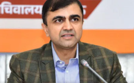 आईएएस अभिषेक प्रकाश और 16 अधिकारियों की मुश्किलें बढ़ीं, जांच रिपोर्ट पर मुख्यमंत्री योगी ने दी कार्रवाई की मंजूरी