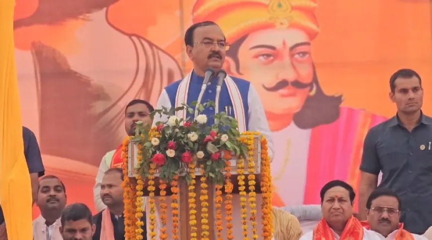 हरदोई में सम्राट अशोक जयंती के अवसर पर डिप्टी सीएम केशव प्रसाद मौर्य की मौजूदगी में भाजपा विधायक ने केशव प्रसाद मौर्य को मुख्यमंत्री बनाने की उठाई मांग