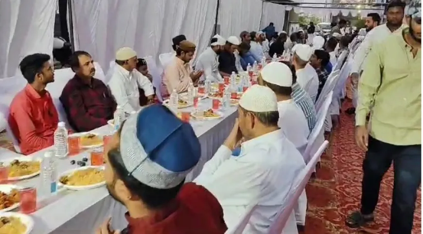 उतरौला विधानसभा से समाजवादी पार्टी के पूर्व प्रत्याशी हसीब खान ने उतरौला में रोजा इफ्तार आयोजित कर बच्चों को ईदी और कपड़े दिए