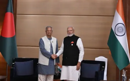 बांग्लादेश में तख्तापलट के बाद पीएम मोदी से पहली मुलाकात करते हुए मोहम्मद यूनुस ने भारत-बांग्लादेश संबंधों पर की चर्चा