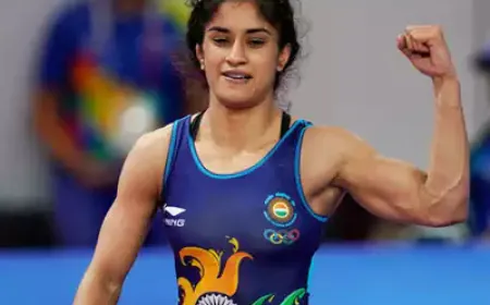 विनेश फोगाट ने 4 करोड़ कैश अवार्ड स्वीकार किया, सीएम के वादे पर उठाए सवाल