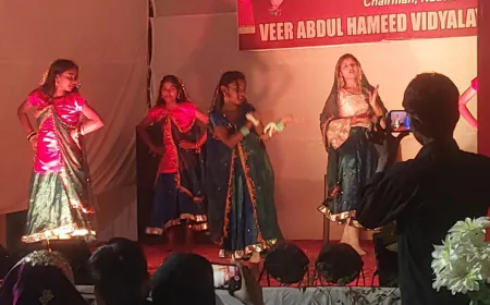 मुख्य अतिथि अध्यक्ष नौतनवा ने छात्रों का उत्साहवर्धन हेतु दी एक कंप्यूटर की सौगात