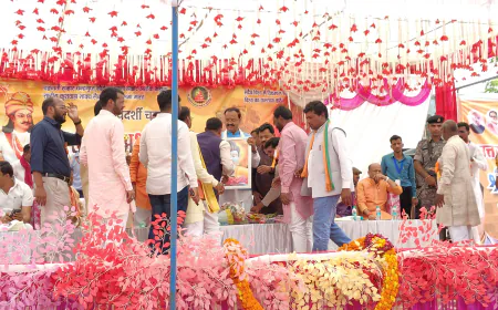 कुशीनगर एयरपोर्ट पर भाजपाइयों ने किया स्वागत