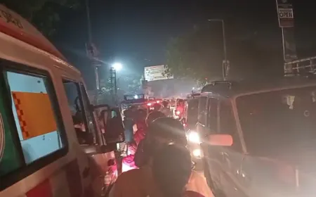 पडरौना में भीषण जाम के कहर में मरीज लेकर घंटो फंसा रहा एम्बुलेंस