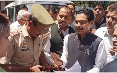 पहलगांव में आतंकवादी हमले के विरोध में सेन्ट्रल वार एसोशिएशन से जुड़े अधिवक्ताओं ने किया विरोध प्रदर्शन 