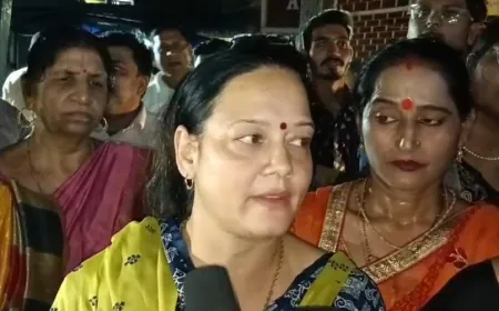 घाटी में हुए आतंकी हमले के बाद भारतीय महिलाओं में पनपा आक्रोश, मशाल जुलुस निकाल कर मृतकों को दी श्रद्धांजलि