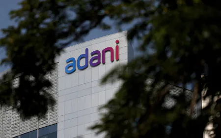 अडानी ग्रुप के Q4 नतीजों के बाद शेयरों में उतार-चढ़ाव, शुरुआती बढ़त के बाद गिरावट