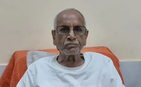 श्रीराम जन्मभूमि मंदिर के मुख्य शिखर पर स्थापित किया गया ध्वज दंड