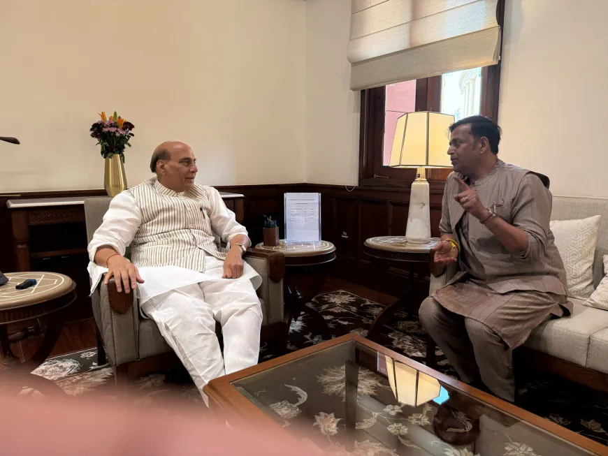 सांसद रवि किशन ने रक्षा मंत्री से मुलाकात कर गोरखपुर एयरपोर्ट को 24 घंटे उड़ान सेवा करने की उठाई मांग