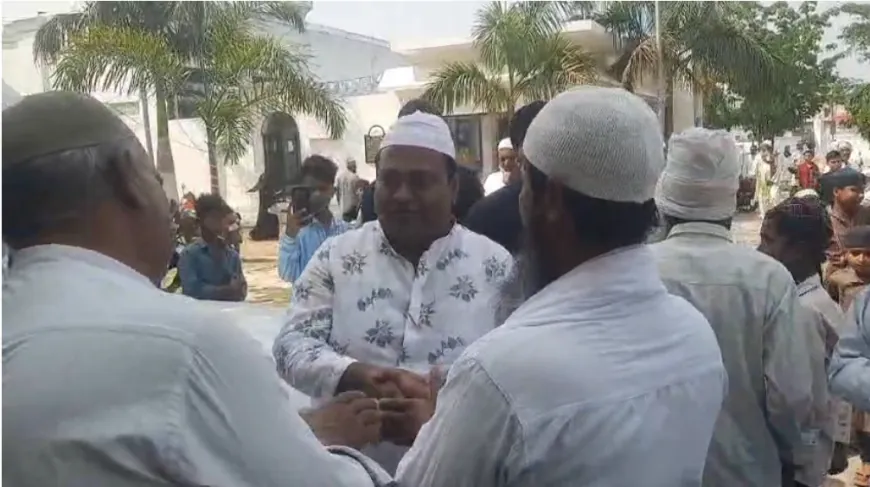 पूर्व सपा प्रत्याशी ने जुमा के अवसर पर लोगों से मिलकर दी बधाई