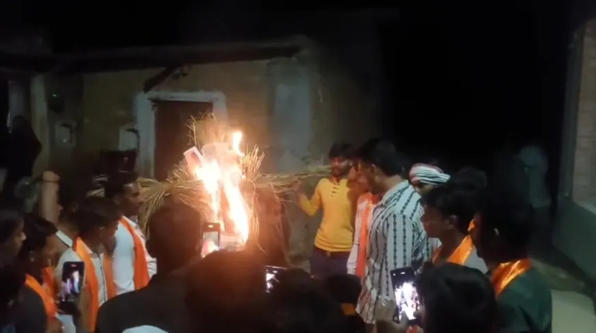 बदायूं जिले में ममता बनर्जी का फूंका गया पुतला