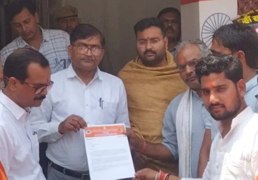 बंगाल में हो रहे हिन्दुओं पर अत्याचार को लेकर विश्व हिंदू परिषद ने किया जमकर विरोध प्रदर्शन