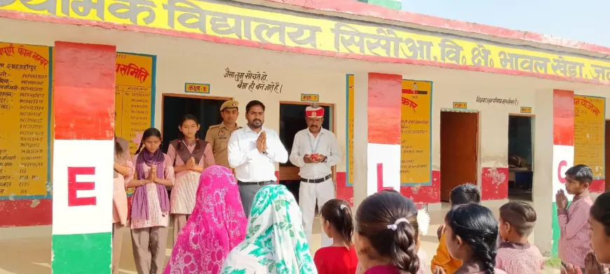 अपर जिलाधिकारी वित्त की जांच में 11 बजे स्कूल में लगा मिला ताला