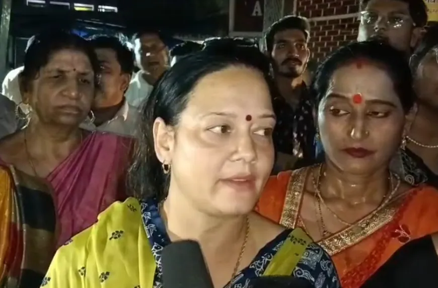 घाटी में हुए आतंकी हमले के बाद भारतीय महिलाओं में पनपा आक्रोश, मशाल जुलुस निकाल कर मृतकों को दी श्रद्धांजलि