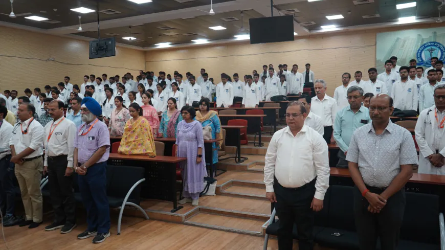 डॉ. राम मनोहर लोहिया आयुर्विज्ञान संस्थान में पहलगाम में हुए आतंकवादी हमले में दिवंगत आत्माओं को श्रद्धांजलि देने के लिए शोक सभा हुआ आयोजन