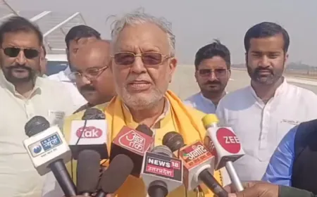 गंगा एक्सप्रेसवे पर बनी हवाई पट्टी पर वायुसेना के राफेल, सुखोई और जगुआर जैसे लड़ाकू विमानों ने किया टचडाउन 