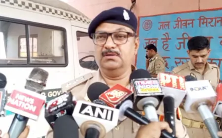 सड़क हादसें में चार पुलिस कर्मी समेत एक मुलाजिम की हुई दर्दनाक मौत