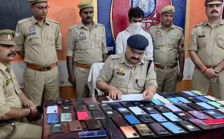 चंदौली में मोबाइल चोर गिरफ्तार, 20 लाख के 61 फोन बरामद