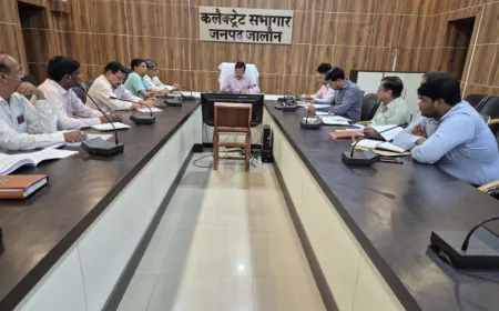 जनकल्याणकारी योजनाओं में तेजी लाने के डीएम ने दिया निर्देश 