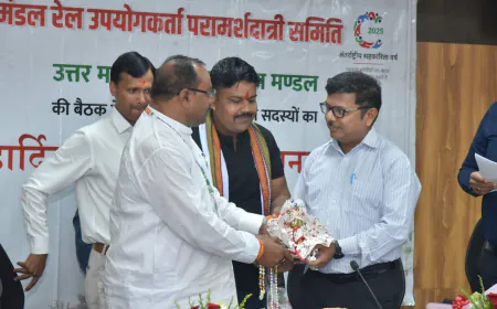 रेल उपयोगकर्ता परामर्शदात्रि समिति सदस्यों ने मंडल रेल प्रबंधक उत्तर मध्य रेलवे से भेंट कर यात्री समस्याओं से कराया अवगत
