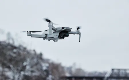 कोलकाता के आसमान में मंडराते ड्रोन जैसे संदिग्ध ऑब्जेक्ट्स, जासूसी की आशंका में जांच शुरू