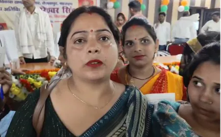 नियुक्ति पत्र पाकर आंगनबाड़ी कार्यकत्रियों के खिले  चेहरे
