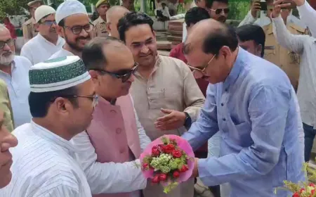 बहराइच में गाजी मजार पर चादर चढ़ाकर विवादों में घिरे भाजपा नेता जमाल सिद्दीकी