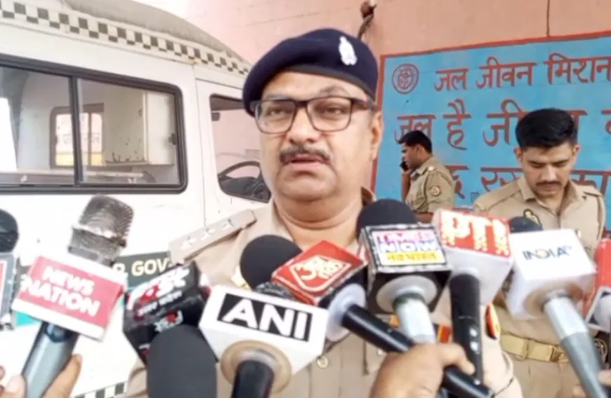 सड़क हादसें में चार पुलिस कर्मी समेत एक मुलाजिम की हुई दर्दनाक मौत