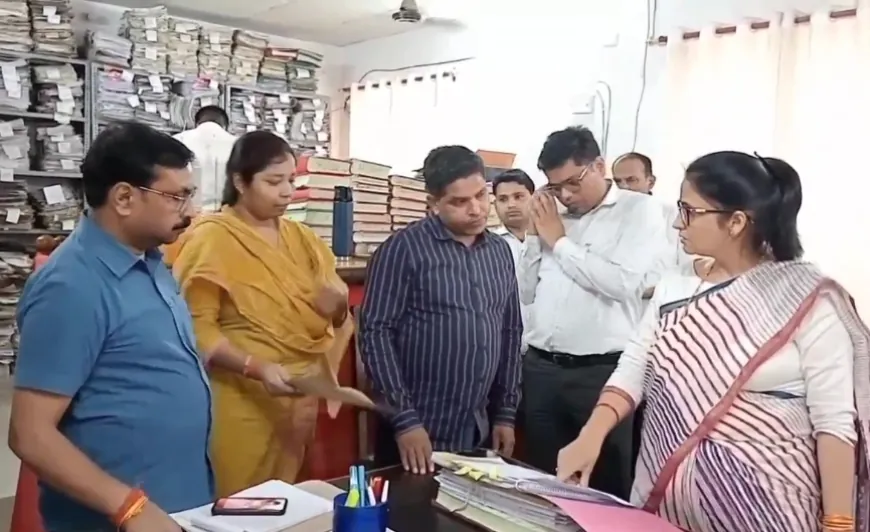 शिकायत निस्तारण में शिथिलता पर डीएम ने अपनाया कड़ा रूख