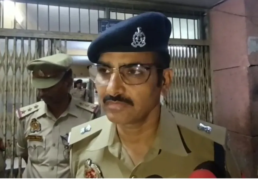 पैसे मांगने पर युवक के घर पर दबंगों की फायरिंग में पिता व पुत्र घायल
